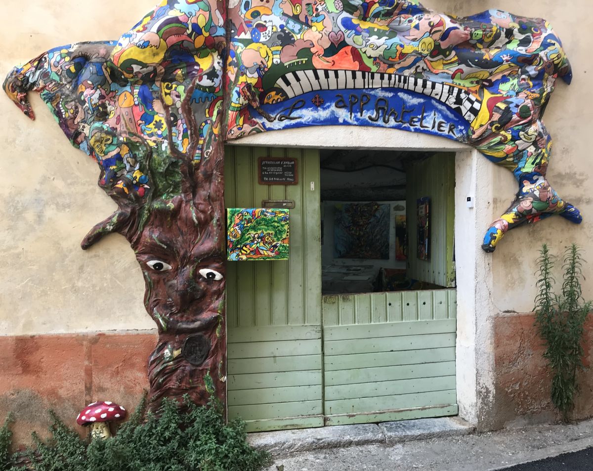 Façade de L’Appartelier à Tuchan (atelier d’Olivier Amblard)